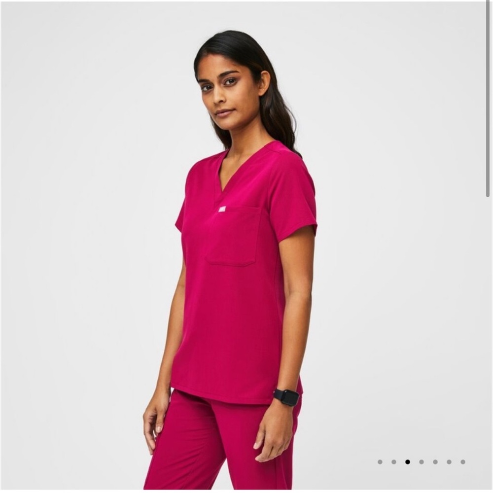 NWT FIGS women's Ultra Rose Catarina One-Pocket Scrub Top - S - Ultra Rose